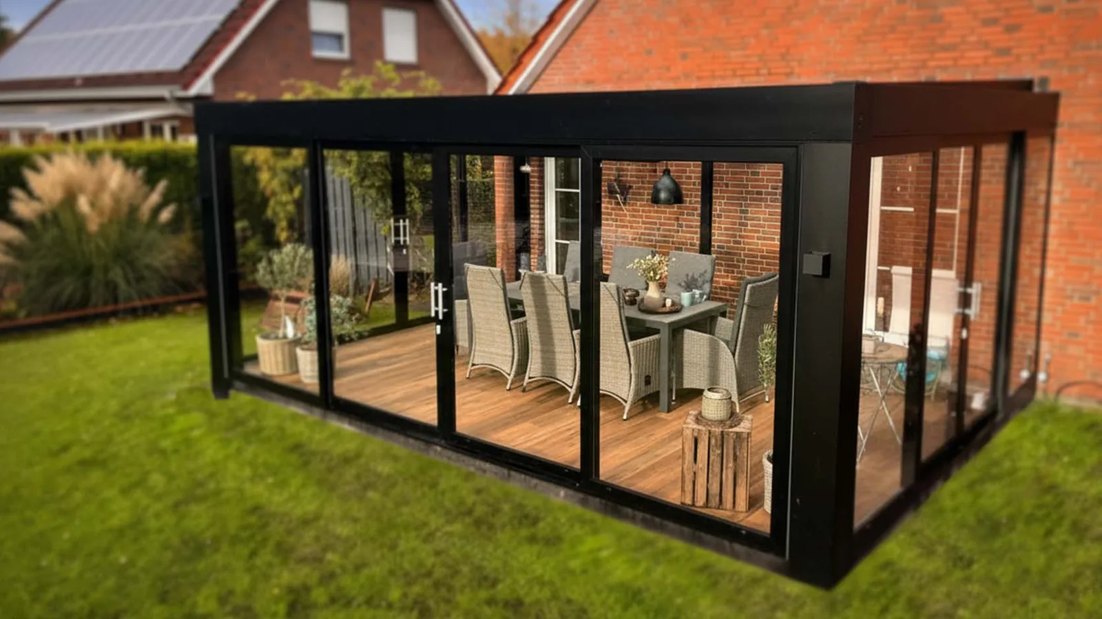 Kaltwintergarten mit Glasschiebeelementen in Ostfriesland